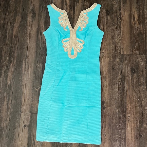 Lilly Pulitzer Dresses & Skirts - Lilly Pulitzer Blue and Gold Plunge Neckline Dress